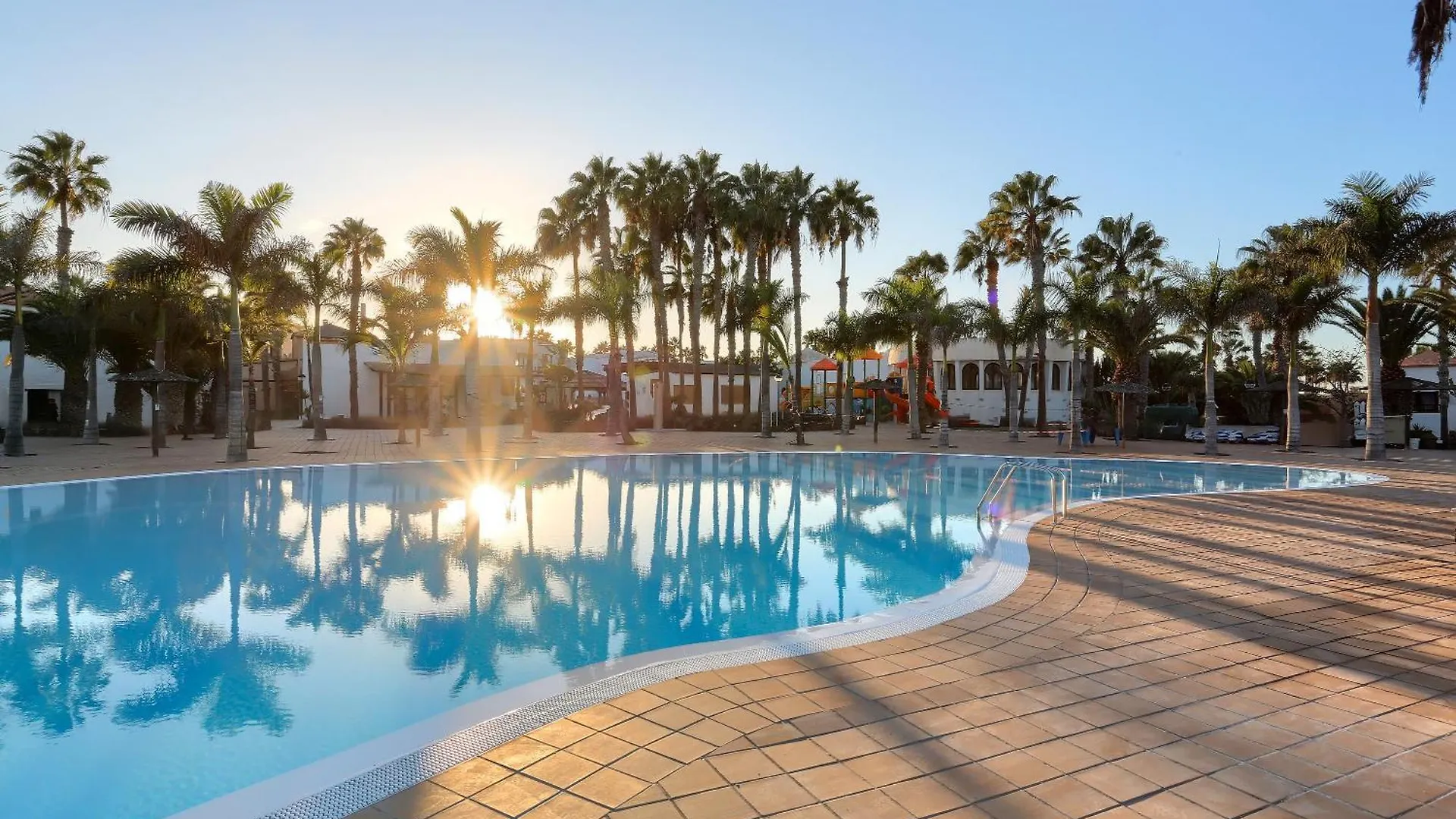 Oasis Duna Surfhouse Corralejo Pool スペイン