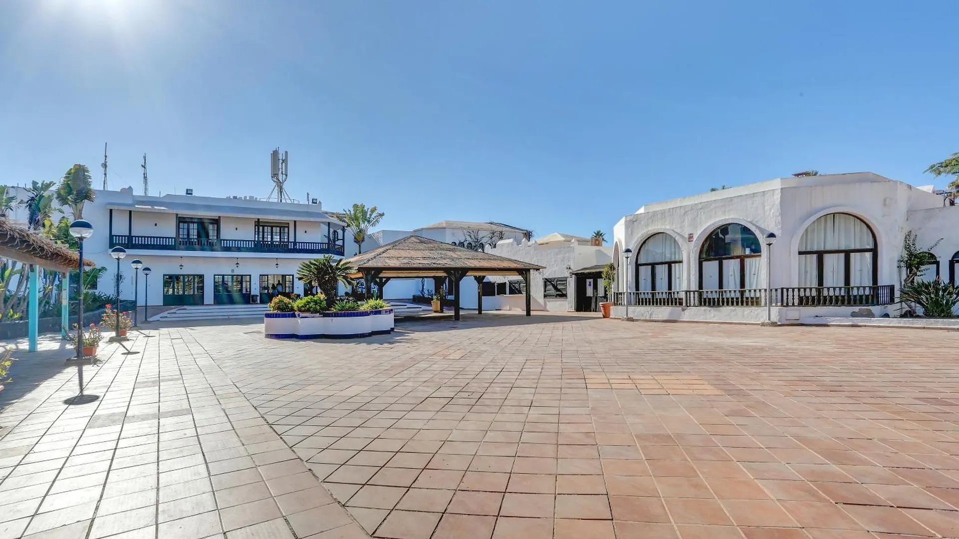 Oasis Duna Surfhouse Corralejo Pool