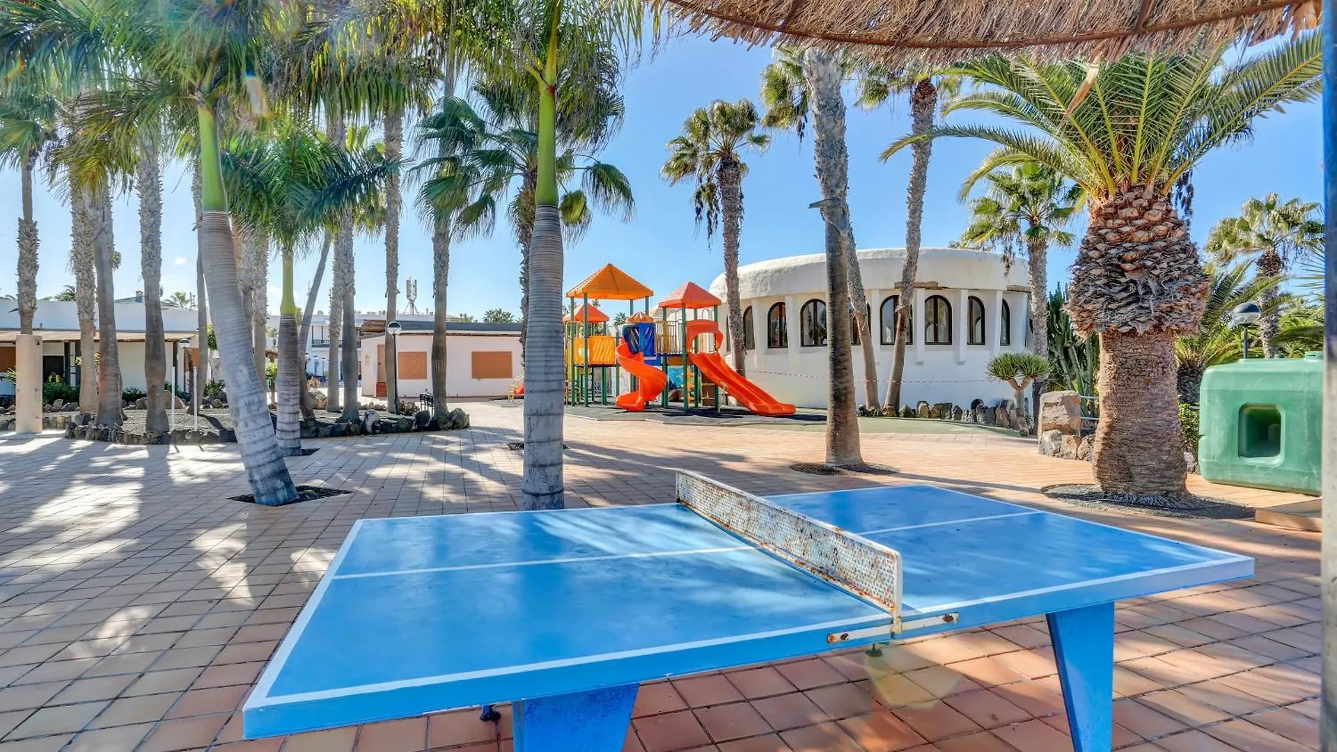 Oasis Duna Surfhouse Corralejo Pool スペイン