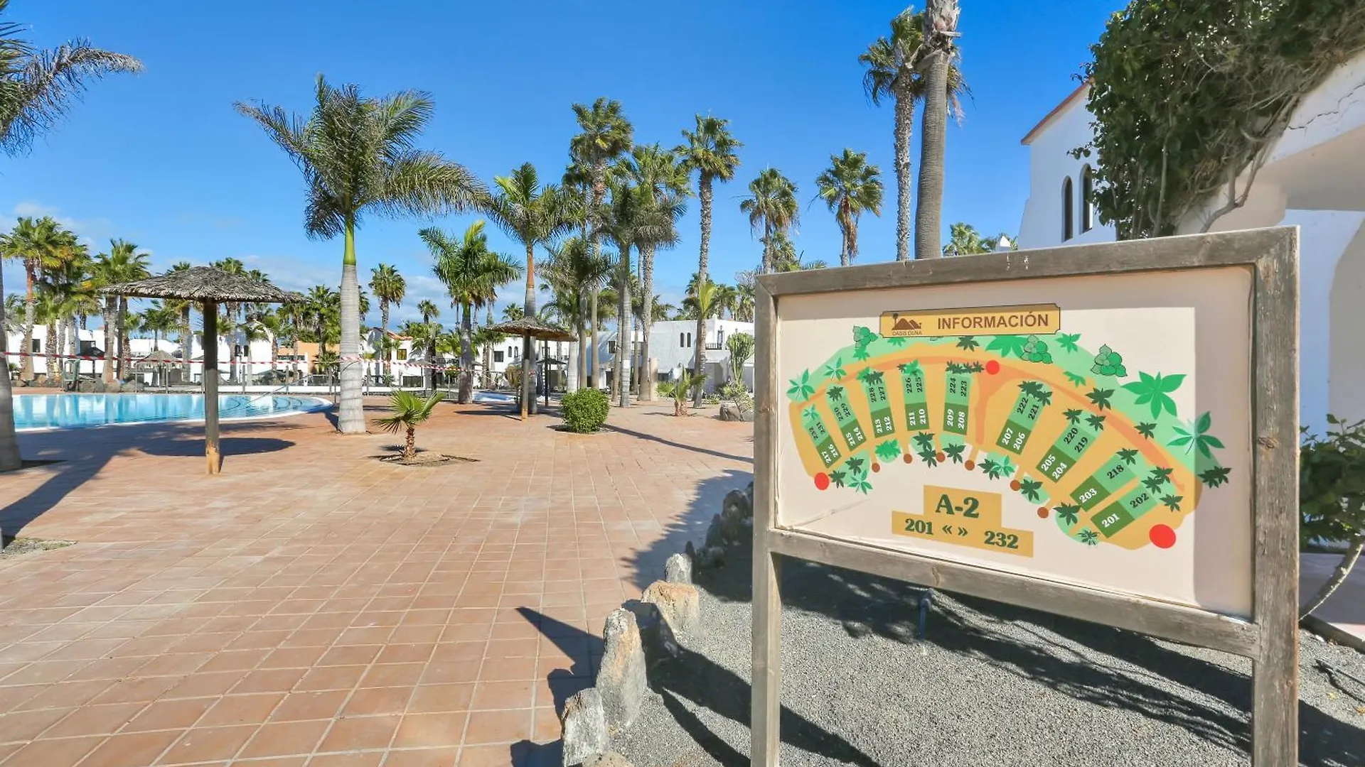 Oasis Duna Surfhouse Corralejo Pool